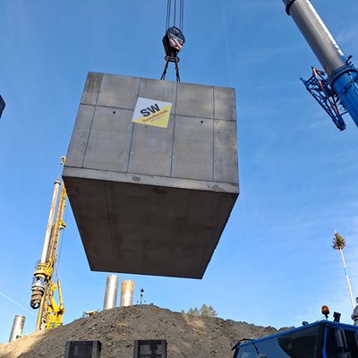 Versetzen eines Störfallbeckens von SW Umwelttechnik in modularer Bauweise